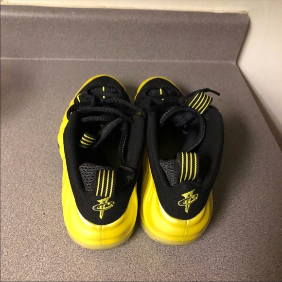 Men Nike Air Foamposites - Picture 2 of 3